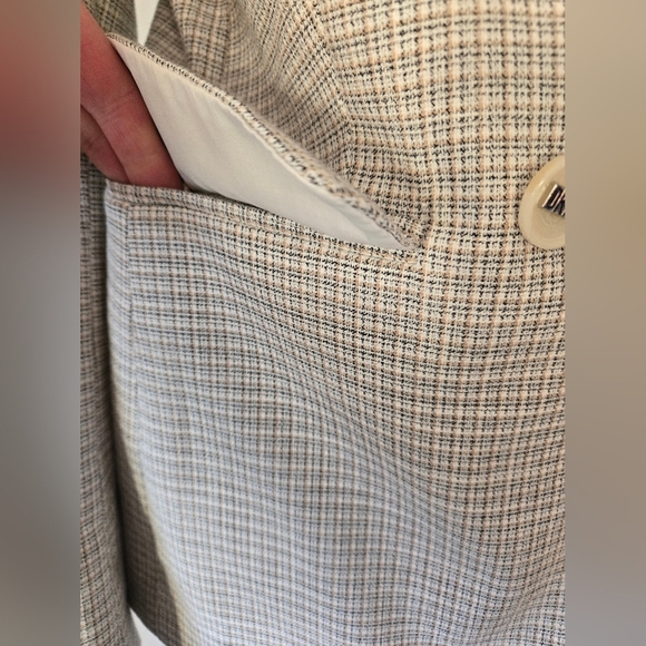 DKNY Double-Breasted Blazer| branded Buttons. Microplaid,white,beige,black. 8 - Picture 4 of 14